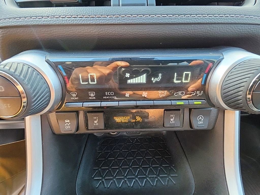 Used 2022 Toyota RAV4 XLE w/ Convenience Package AWD/4WD image 19