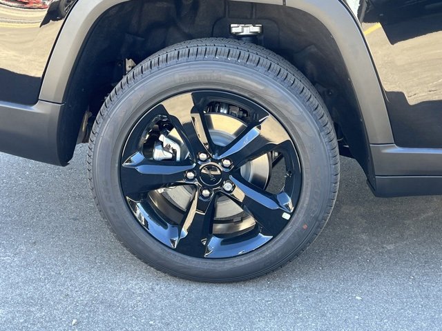 Used 2025 Jeep Grand Cherokee L Limited w/ Black Appearance Package image 5