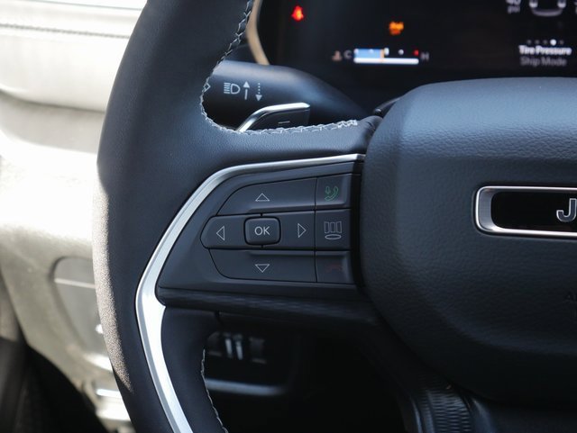 New 2025 Jeep Grand Cherokee L Altitude image 17