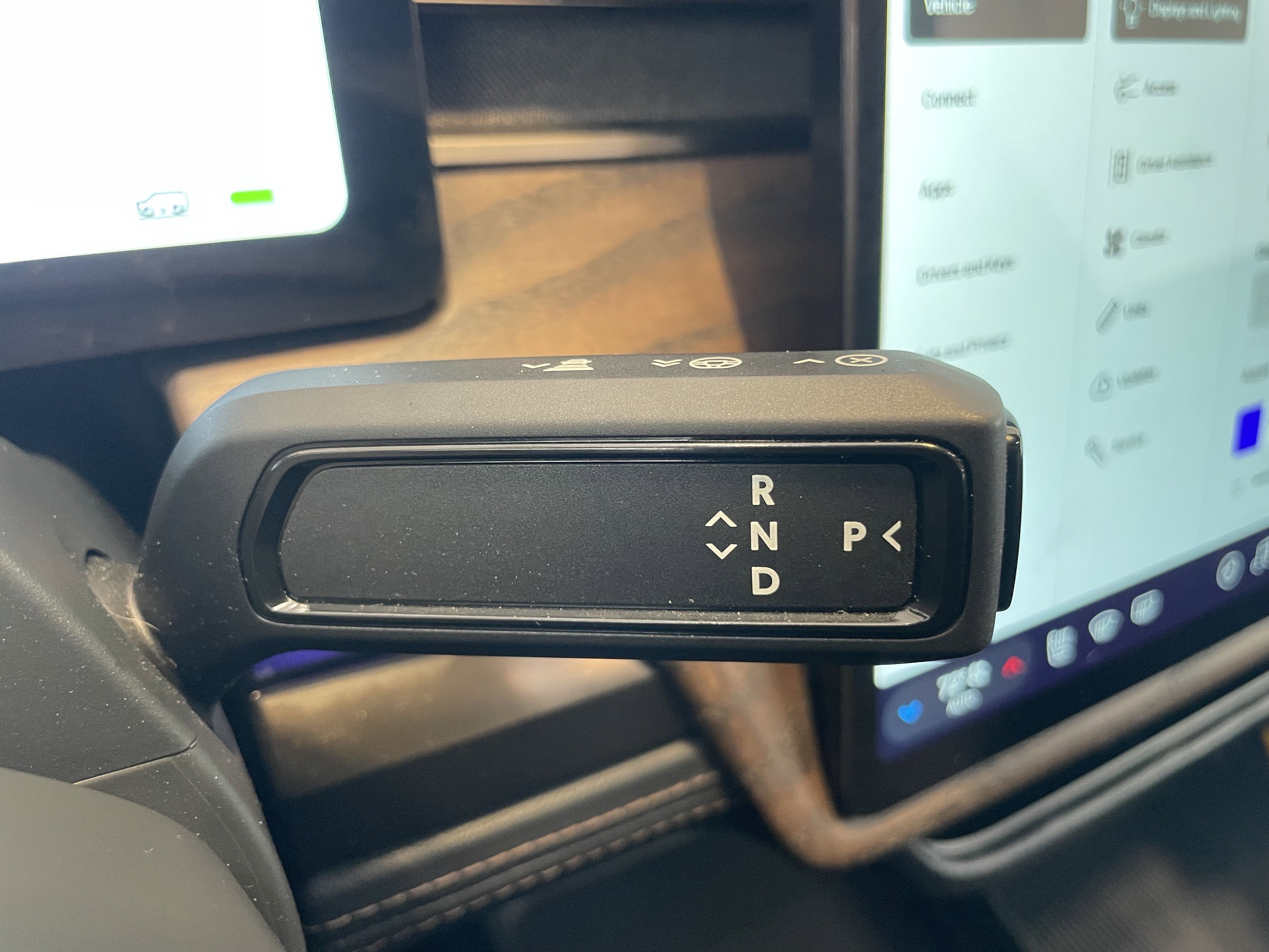 Used 2025 Rivian R1S Premium image 20