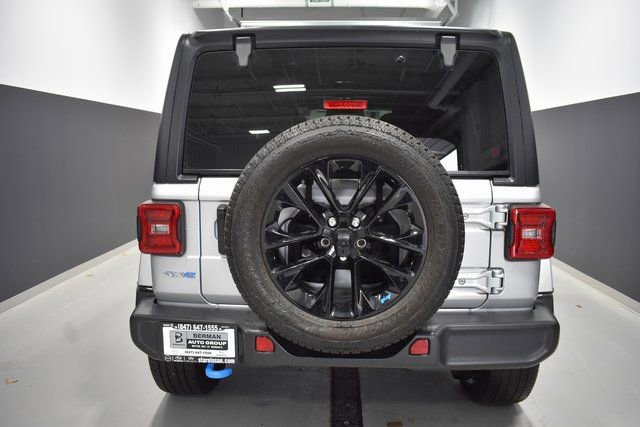 Used 2022 Jeep Wrangler Unlimited Sahara w/ Cold Weather Group image 9