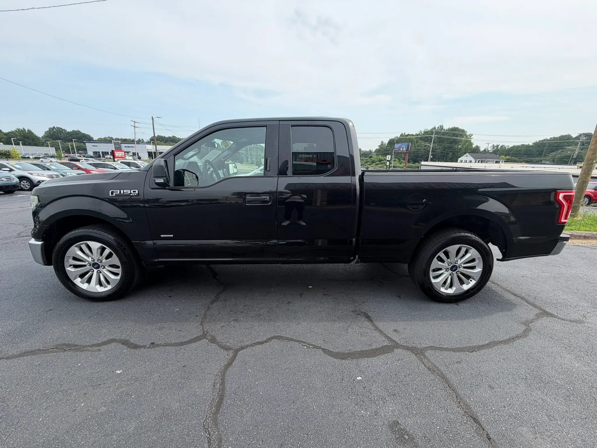 Used 2015 Ford F150 XLT w/ Equipment Group 301A Mid RWD image 4