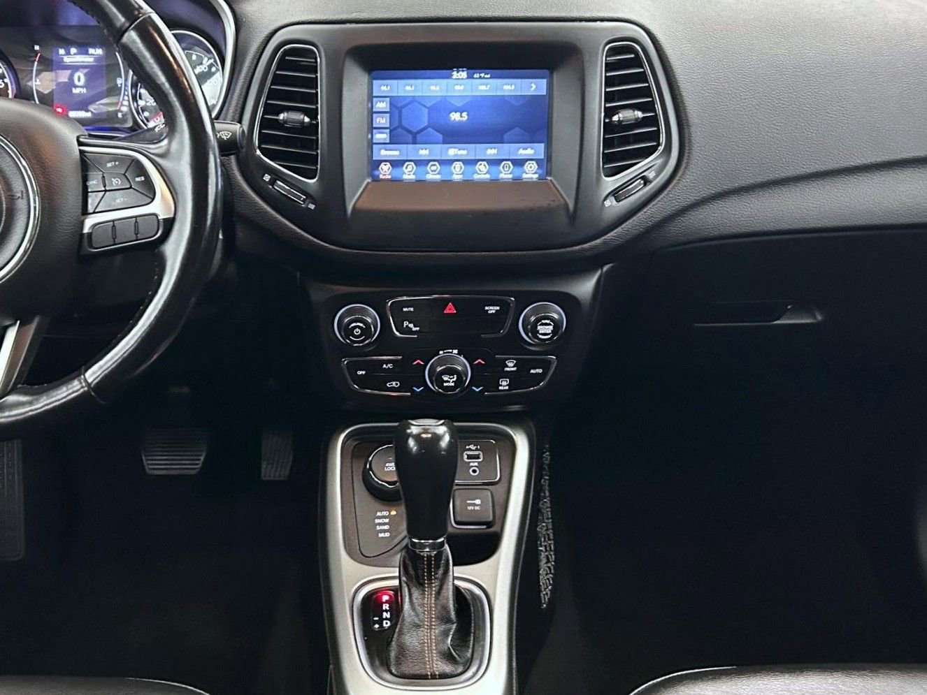 Used 2020 Jeep Compass Latitude w/ Cold Weather Group AWD/4WD image 12