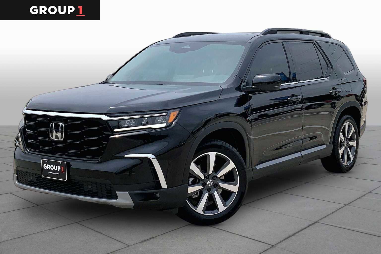 Used 2025 Honda Pilot Touring image 1