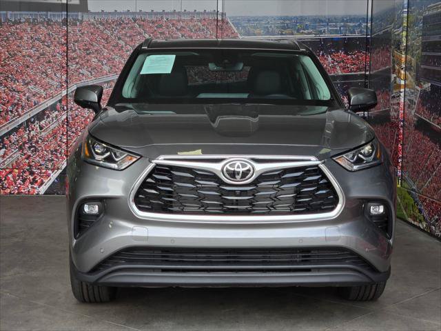 Certified 2026 Toyota Highlander Limited AWD/4WD image 3