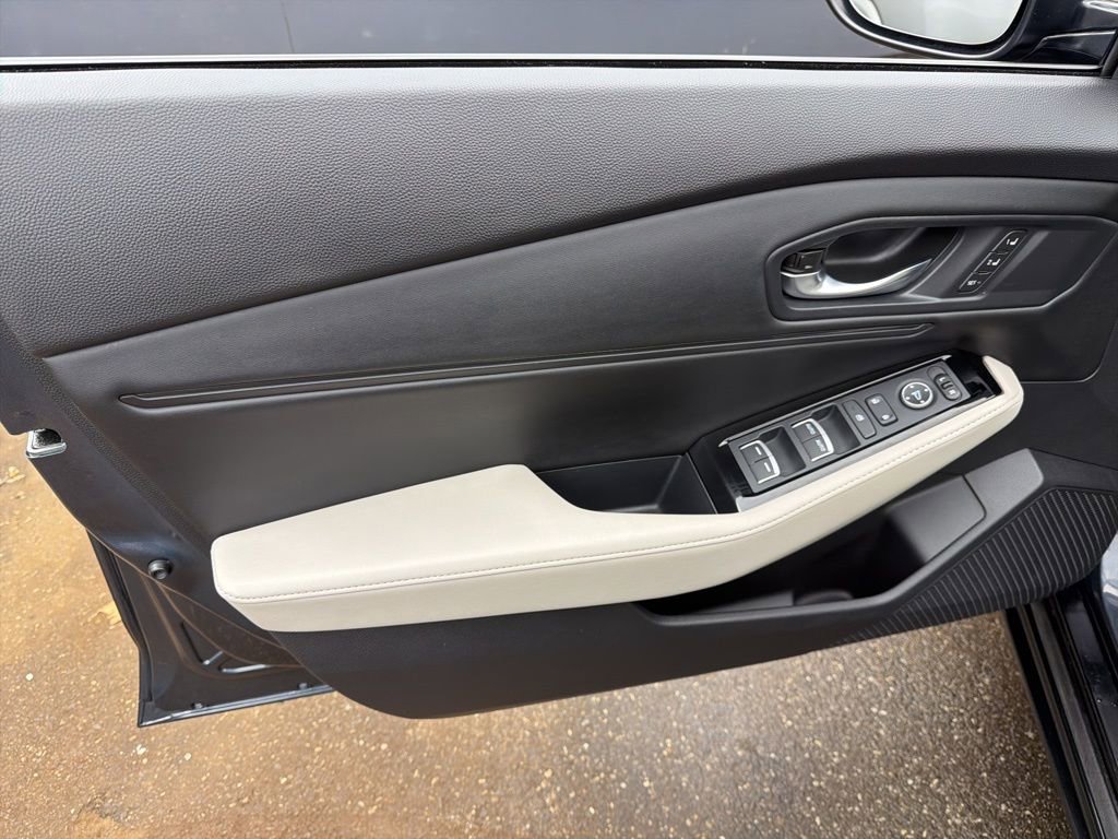 Used 2023 Honda Accord Touring image 11