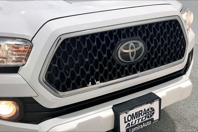 Used 2018 Toyota Tacoma TRD Sport AWD/4WD image 40