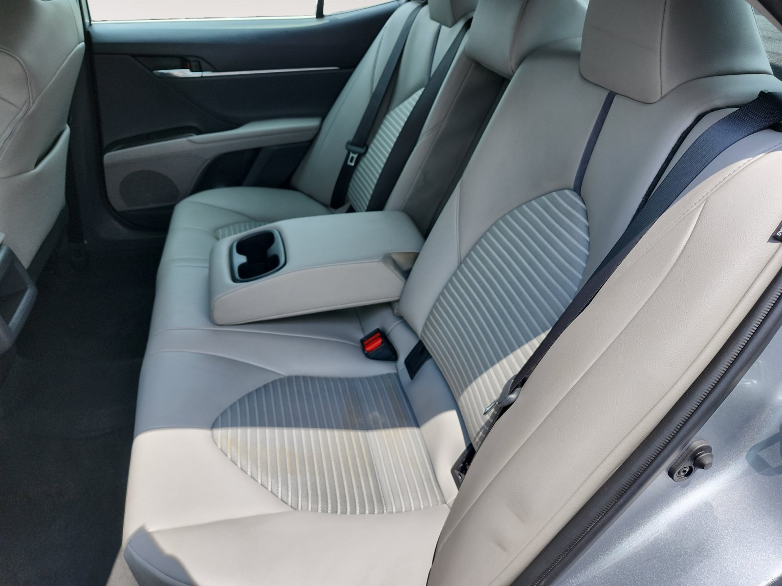 Used 2022 Toyota Camry SE FWD image 14