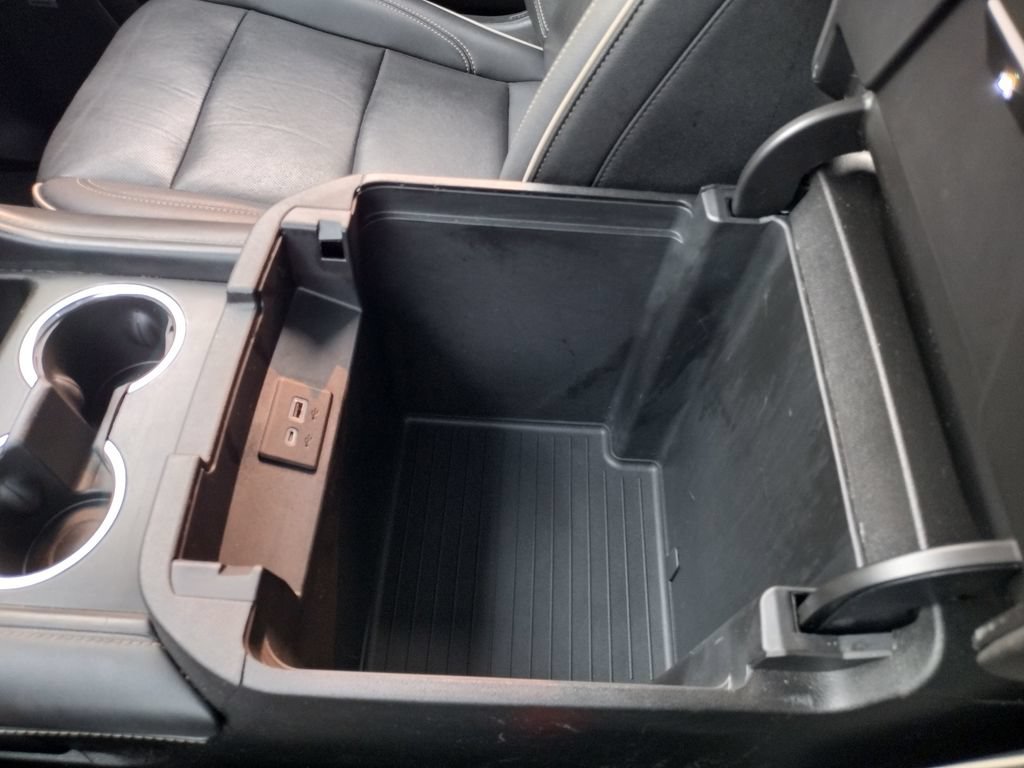 Used 2022 Chevrolet Suburban Premier AWD/4WD image 32