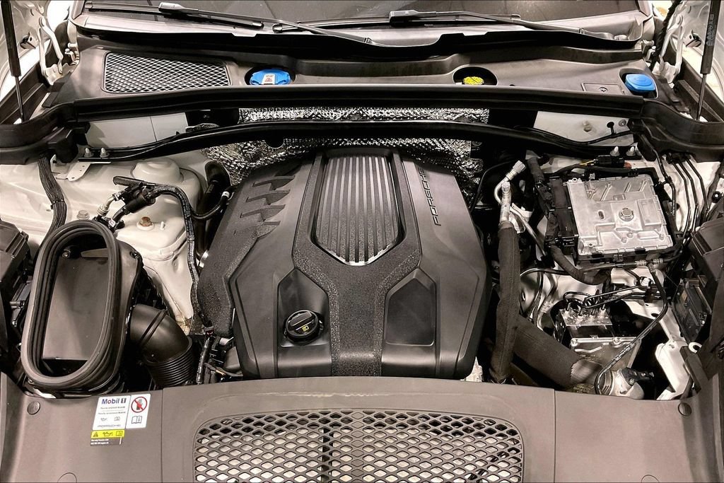 Used 2023 Porsche Macan AWD/4WD image 30