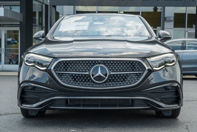 New 2027 Mercedes-Benz E 450 4MATIC Sedan image 2