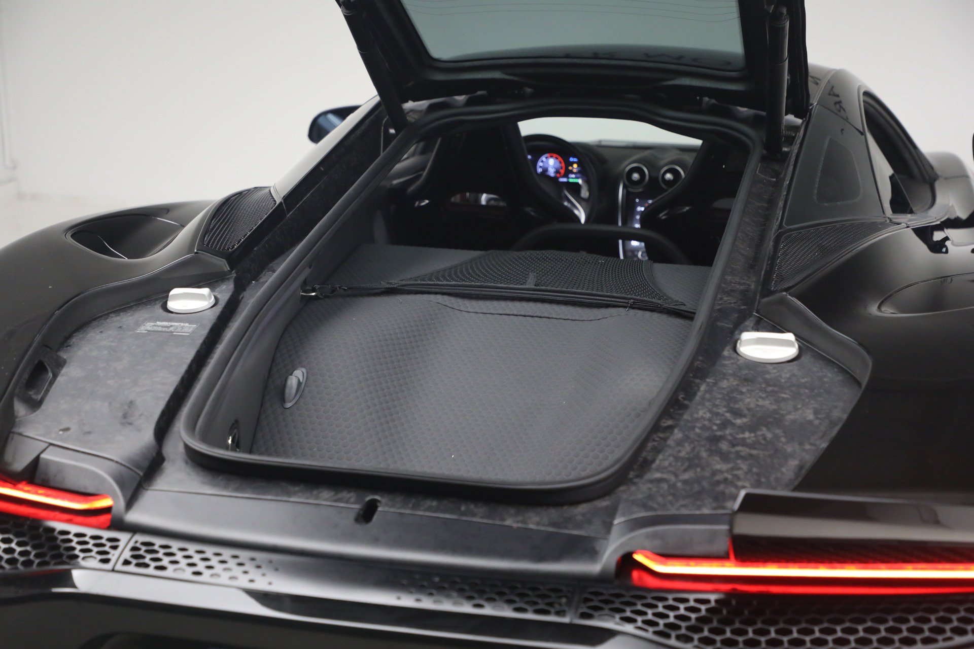 Used 2023 McLaren GT RWD image 35