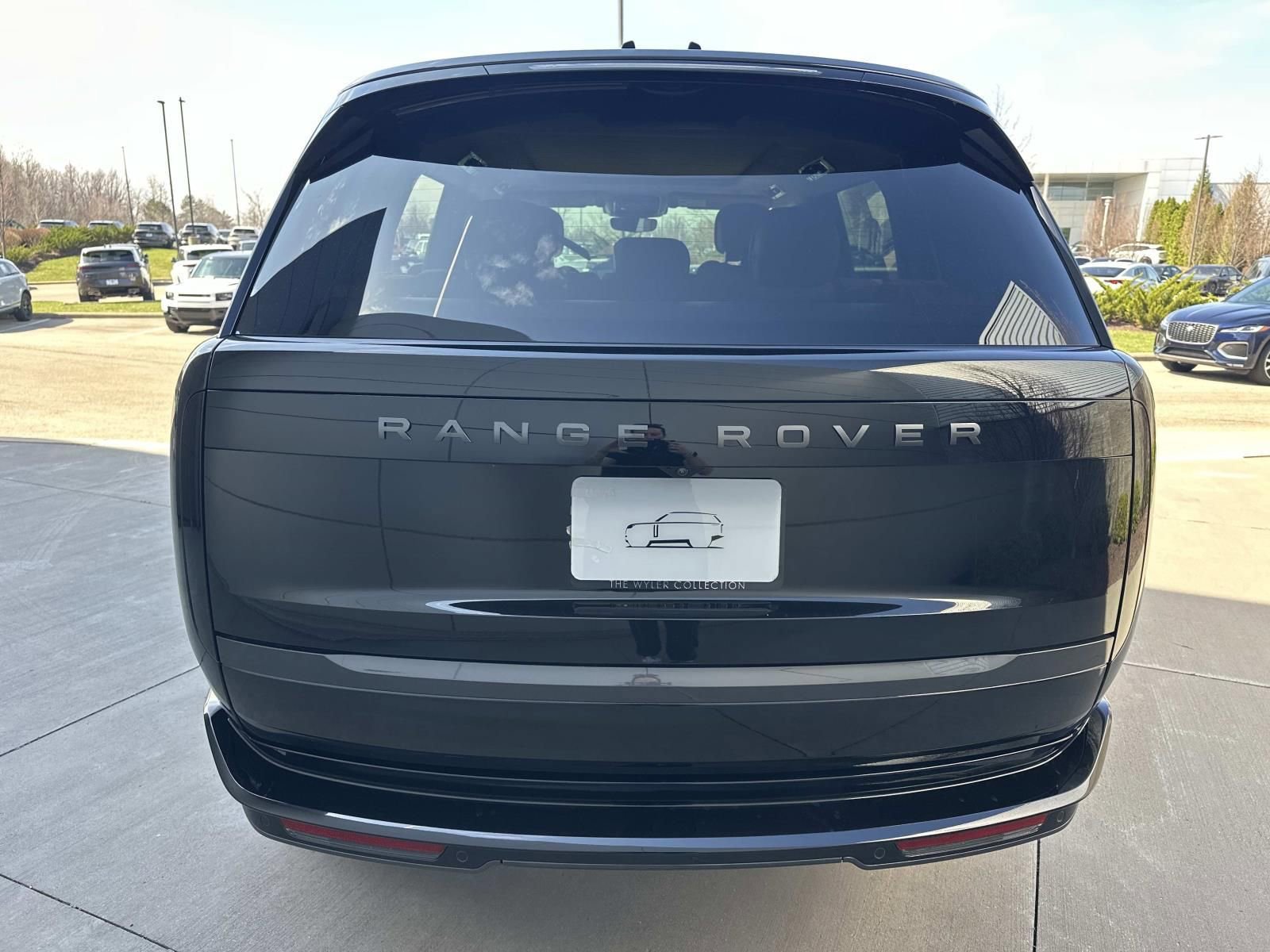 New 2026 Land Rover Range Rover Long Wheelbase SE AWD/4WD image 6