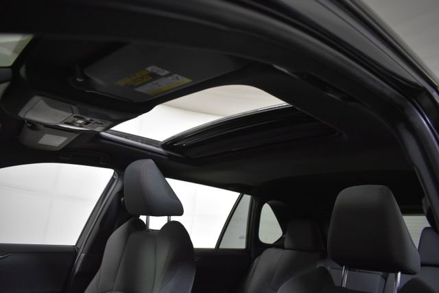 Used 2022 Toyota RAV4 SE w/ Weather & Moonroof Package AWD/4WD image 39