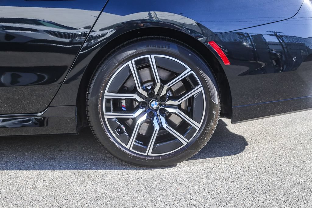 Used 2024 BMW 760i xDrive w/ Premium Package 2 AWD/4WD image 8