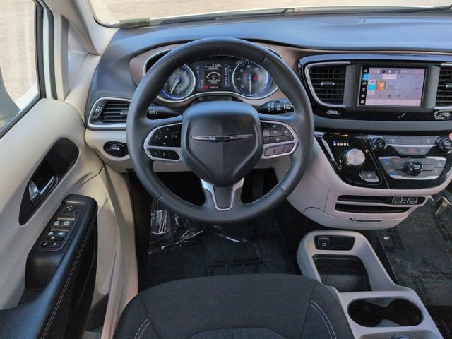 Used 2023 Chrysler Voyager LX FWD image 16