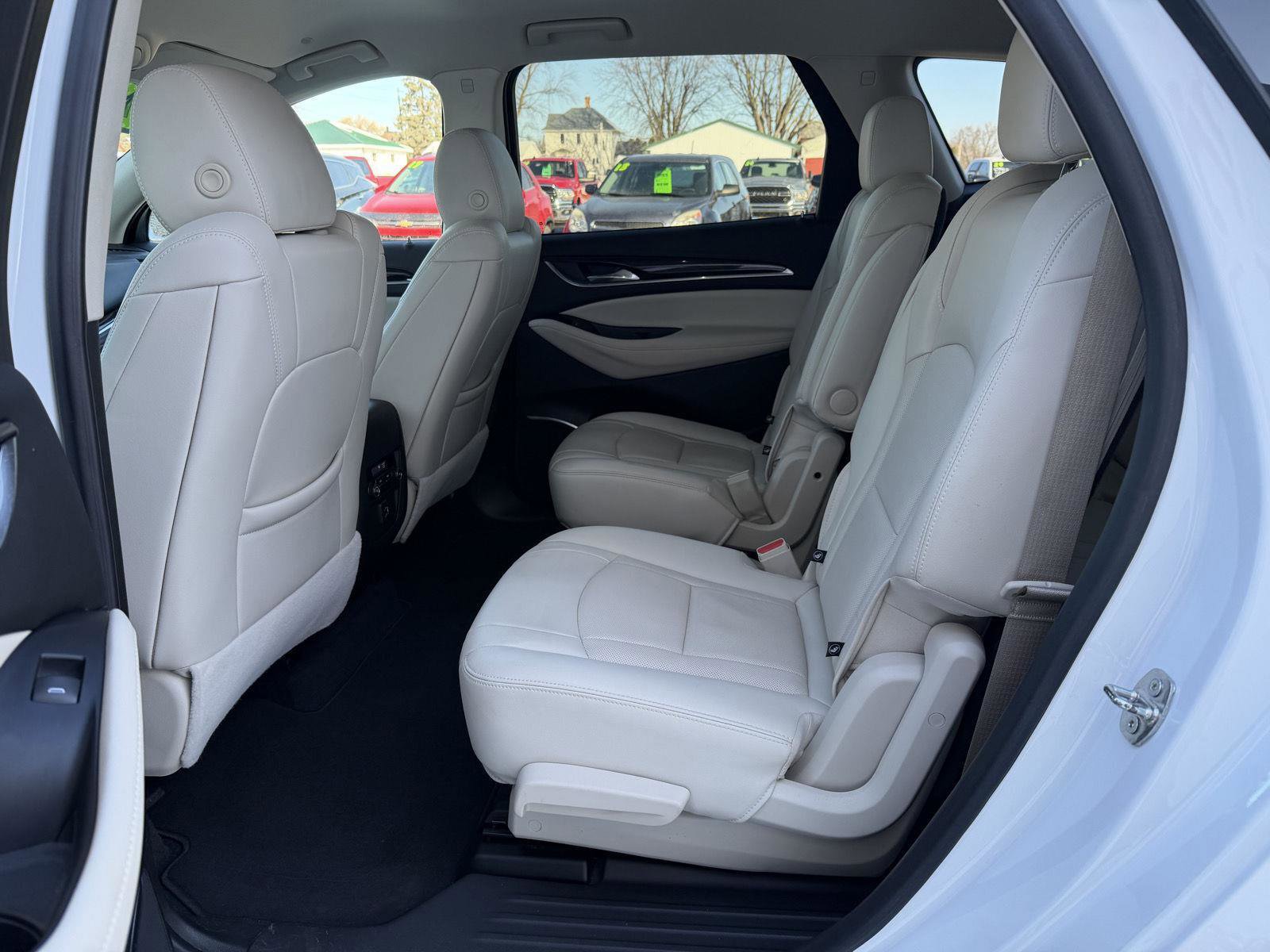 Used 2023 Buick Enclave Essence image 22