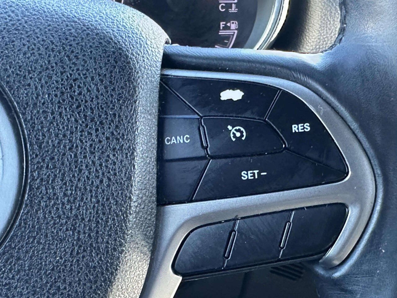 Used 2018 Jeep Grand Cherokee Laredo RWD image 29