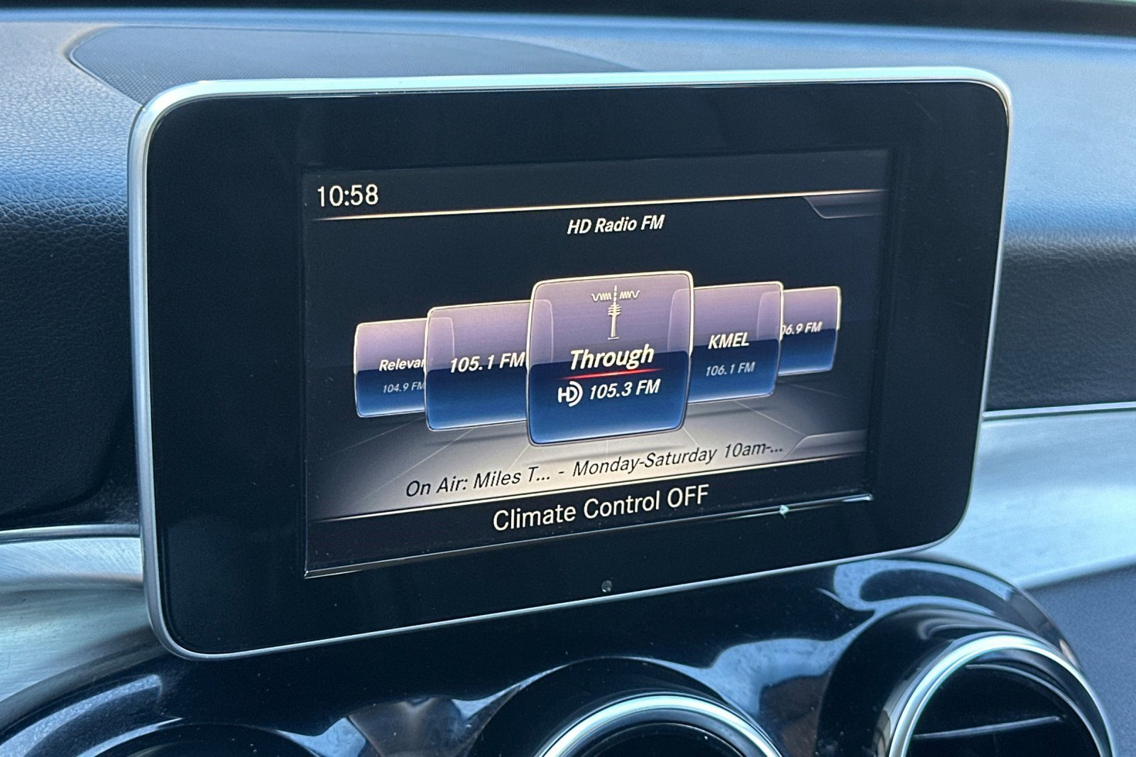 Used 2015 Mercedes-Benz C 300 4MATIC Sedan image 24