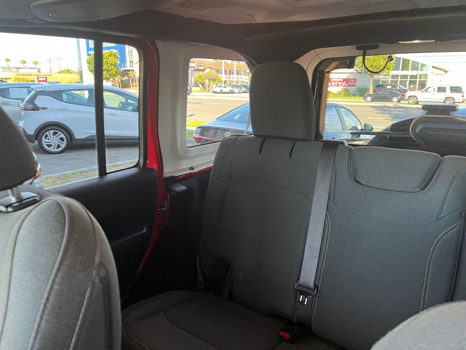 Used 2025 Jeep Wrangler Sahara image 39