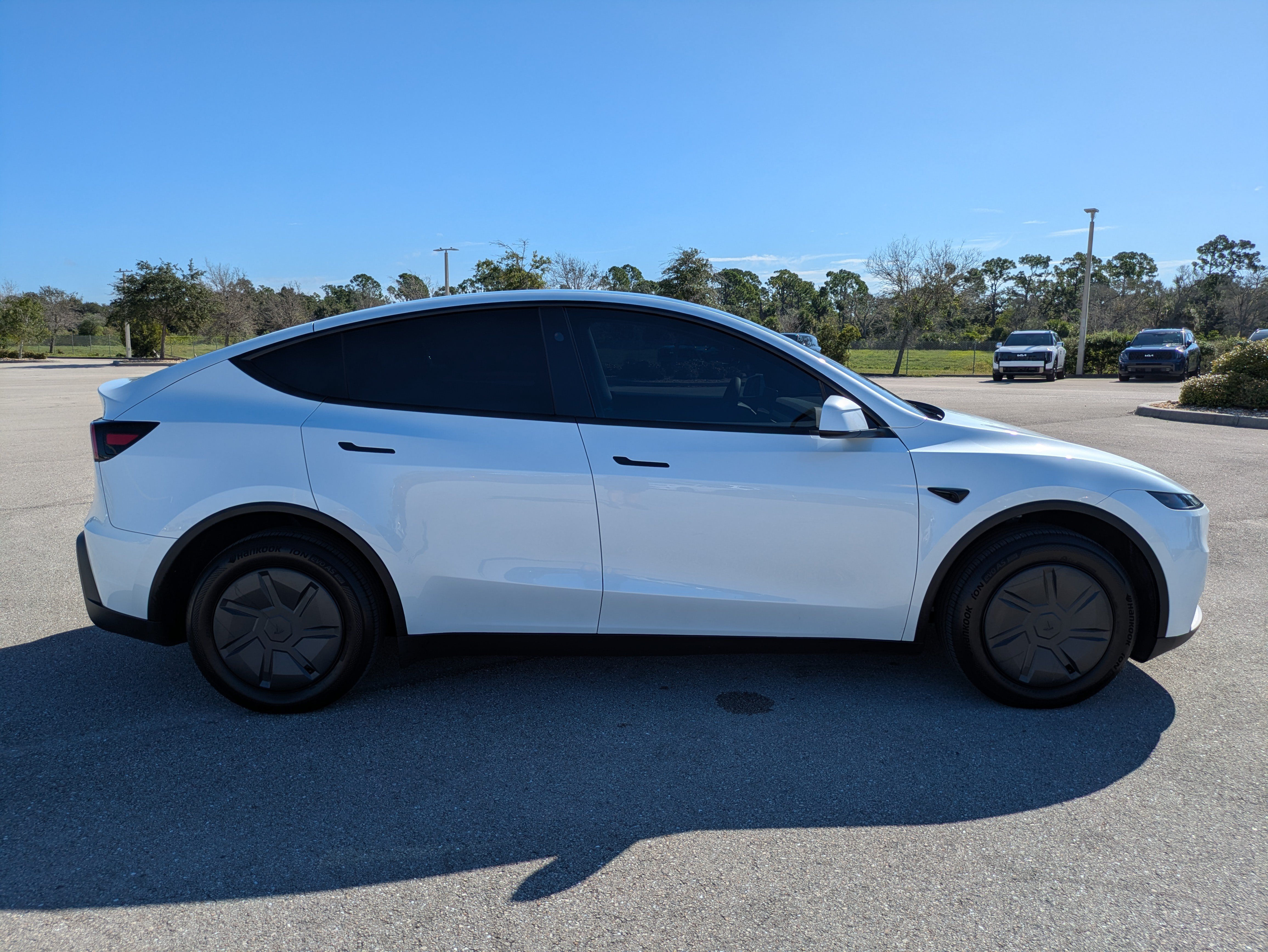 Used 2026 Tesla Model Y Long Range RWD image 3