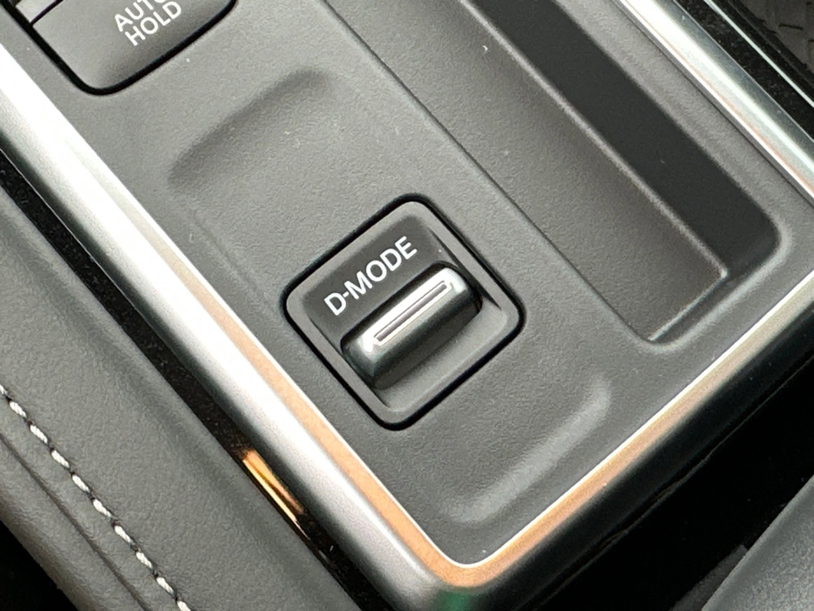 New 2025 Nissan Pathfinder SV w/ SV Premium Package image 34