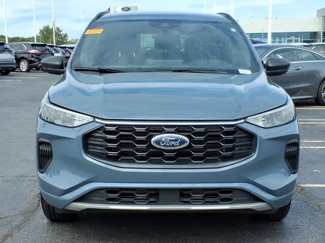 Used 2023 Ford Escape ST-Line w/ Tech Pack #1 AWD/4WD image 3