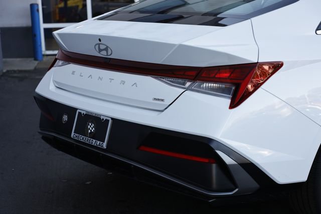New 2025 Hyundai Elantra Limited image 3