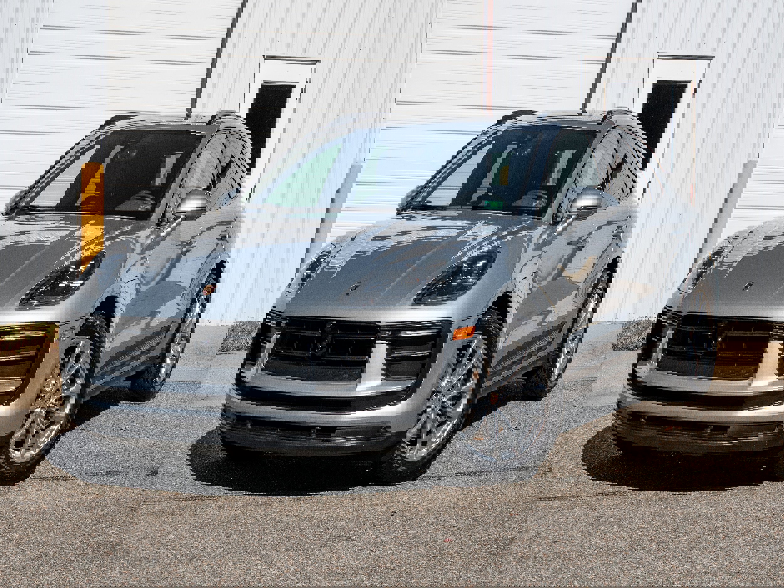 Used 2023 Porsche Macan image 1