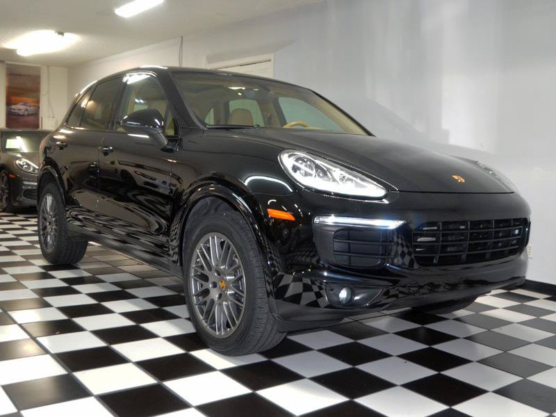 Used 2017 Porsche Cayenne Platinum Edition w/ Premium Package (PJV) AWD/4WD image 3