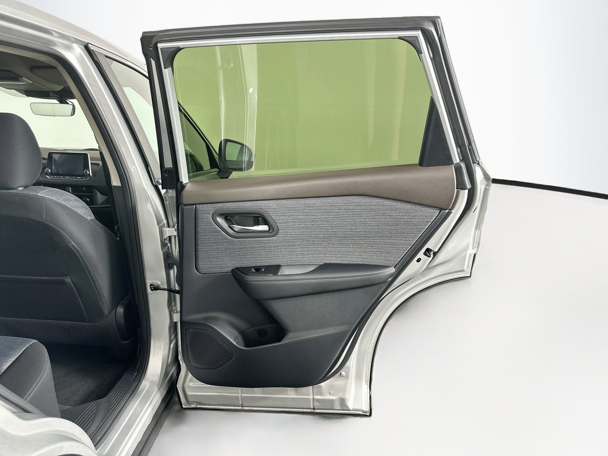 Used 2023 Nissan Rogue SV FWD image 29
