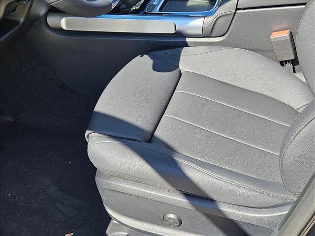 New 2026 Mercedes-Benz GLB 250 image 4