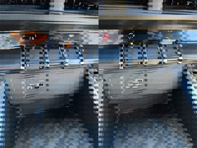 Used 2023 Chevrolet Colorado Trail Boss w/ Technology Package image 24