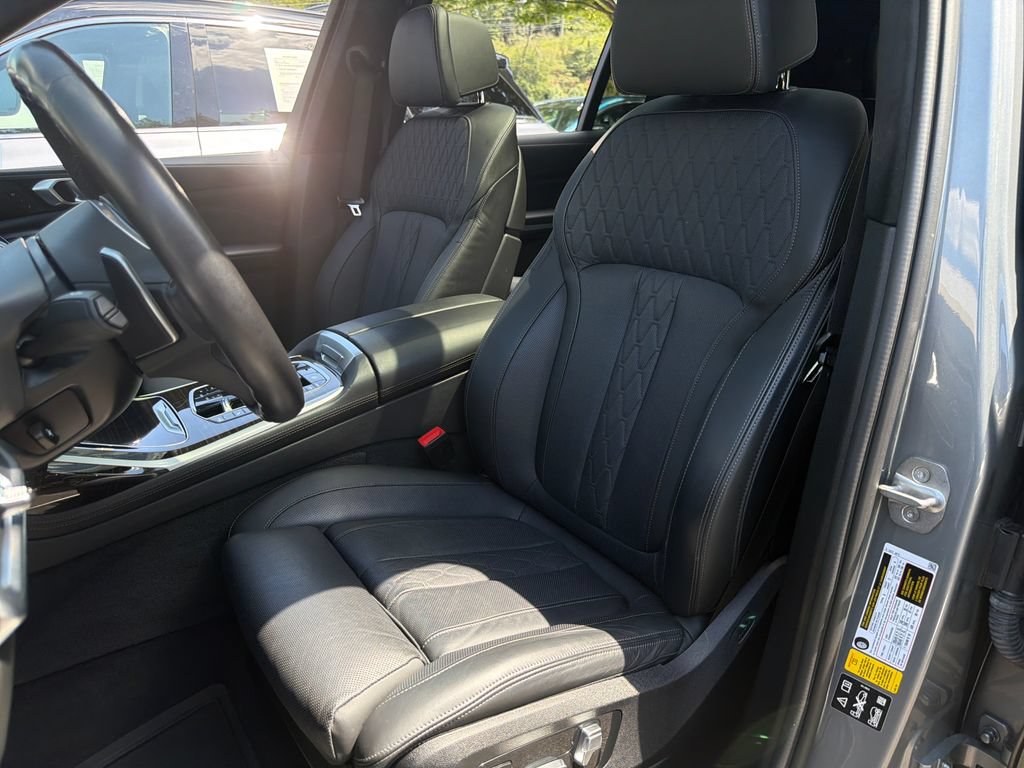 Used 2023 BMW X7 xDrive40i w/ M Sport Package AWD/4WD image 28
