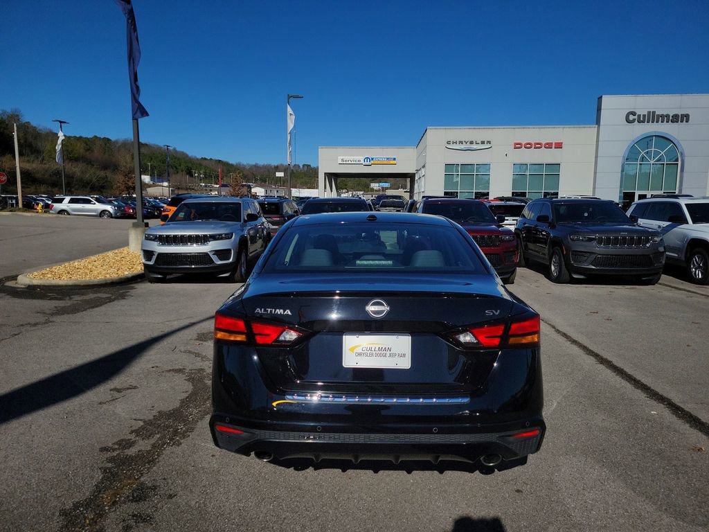 Used 2023 Nissan Altima 2.5 SV w/ SV Premium Package image 4