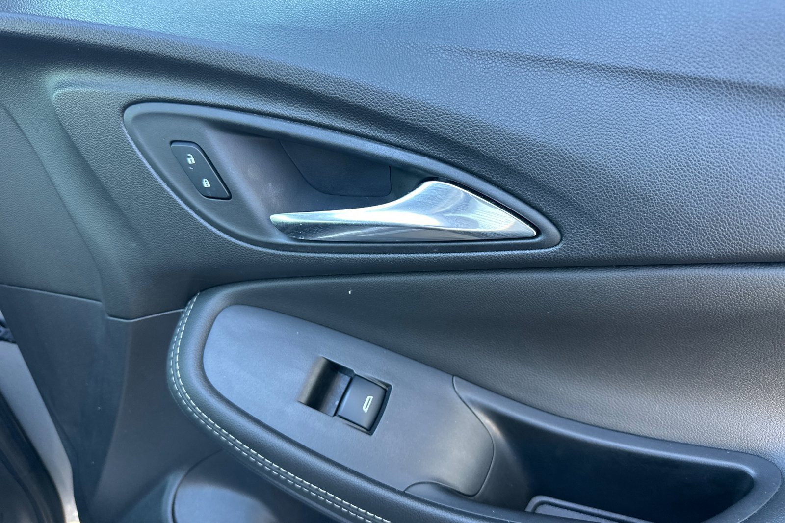 Used 2023 Buick Encore GX Select w/ Sport Touring Package image 22