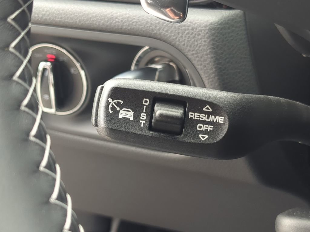 New 2026 Porsche Macan Turbo image 38