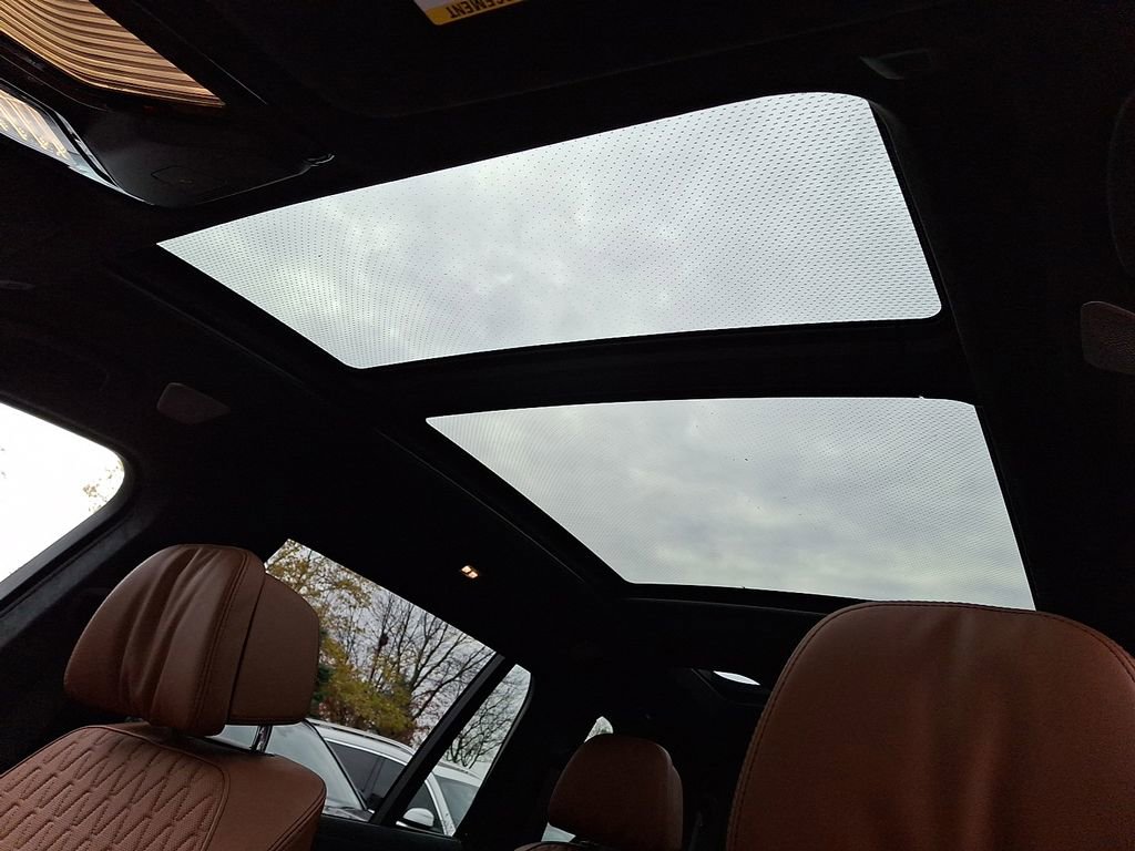 Used 2026 BMW X7 M60i w/ Executive Package image 13