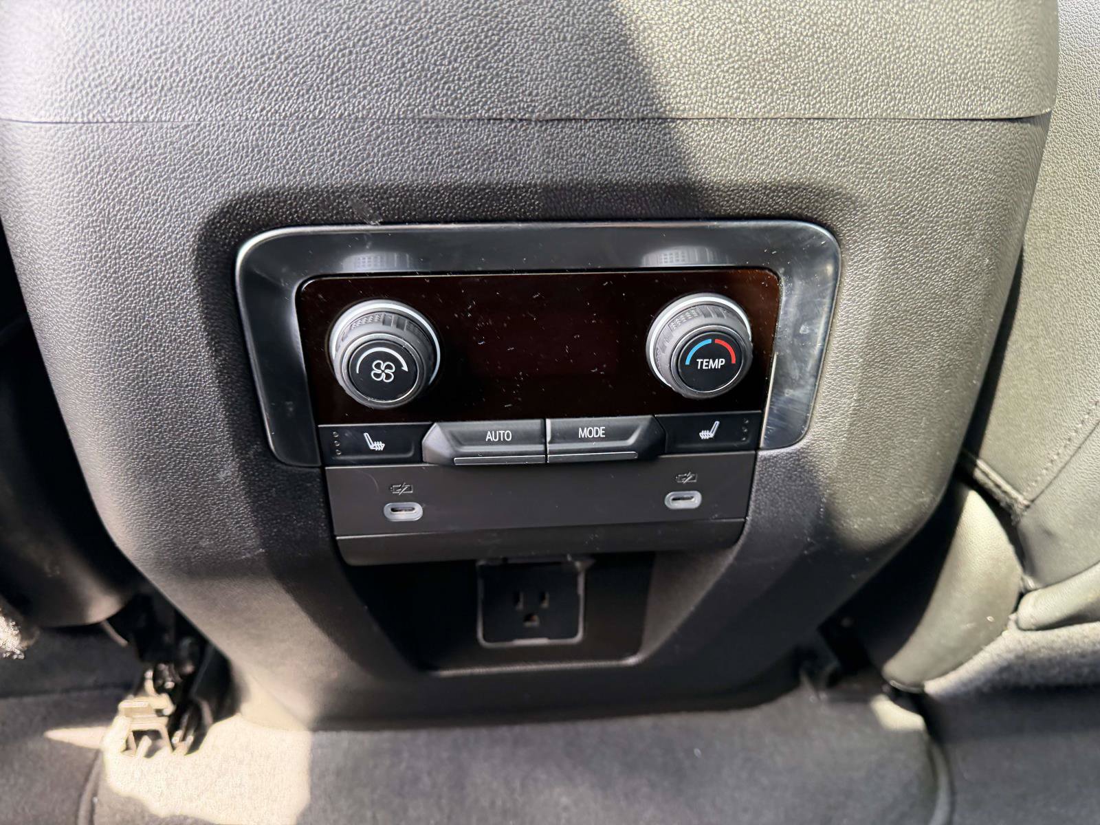 Certified 2024 Chevrolet Suburban High Country AWD/4WD image 17