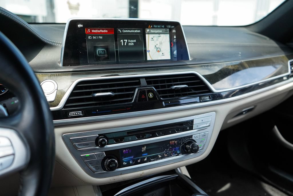 Used 2019 BMW 750i w/ Executive Package RWD image 8