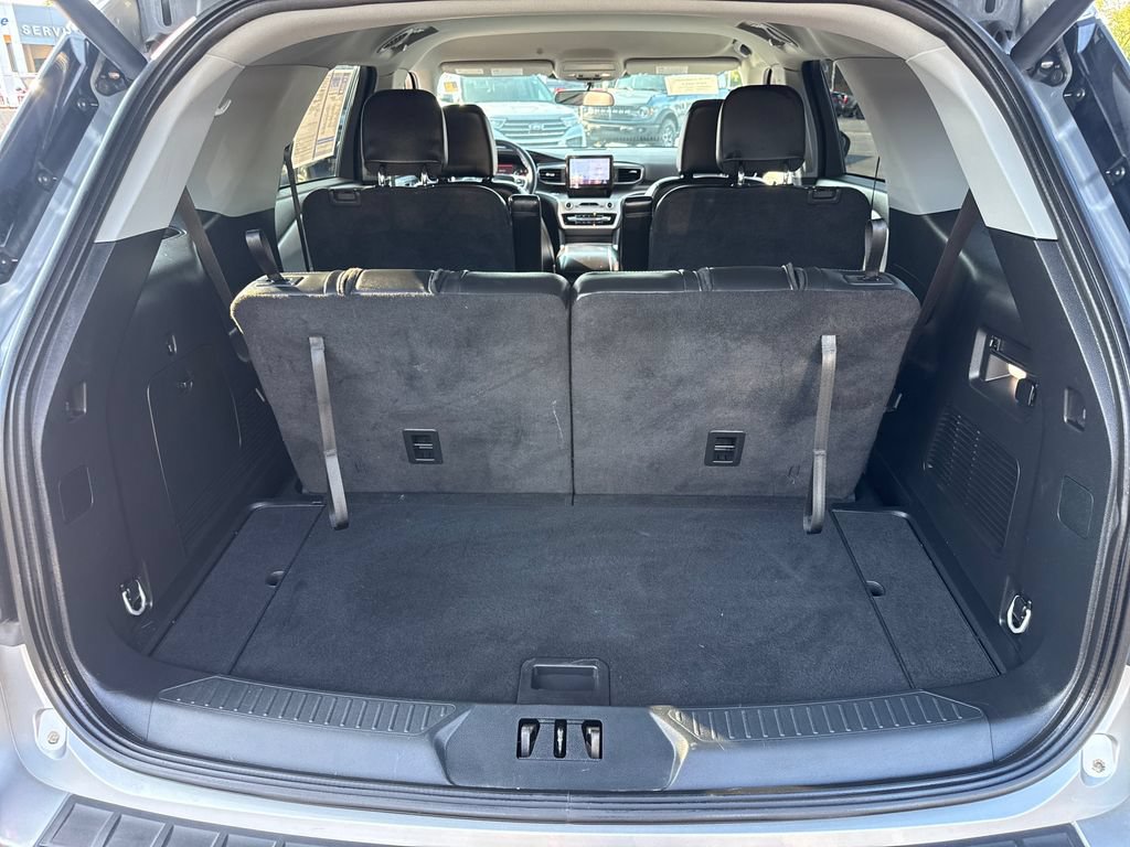 Used 2023 Ford Explorer XLT w/ Equipment Group 202A AWD/4WD image 16
