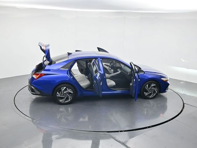 Used 2024 Hyundai Elantra Limited image 44