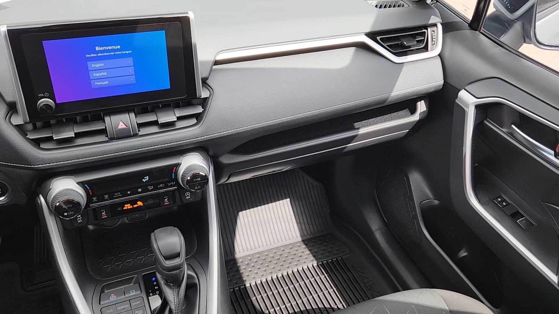 Used 2024 Toyota RAV4 XLE w/ Convenience Package image 6