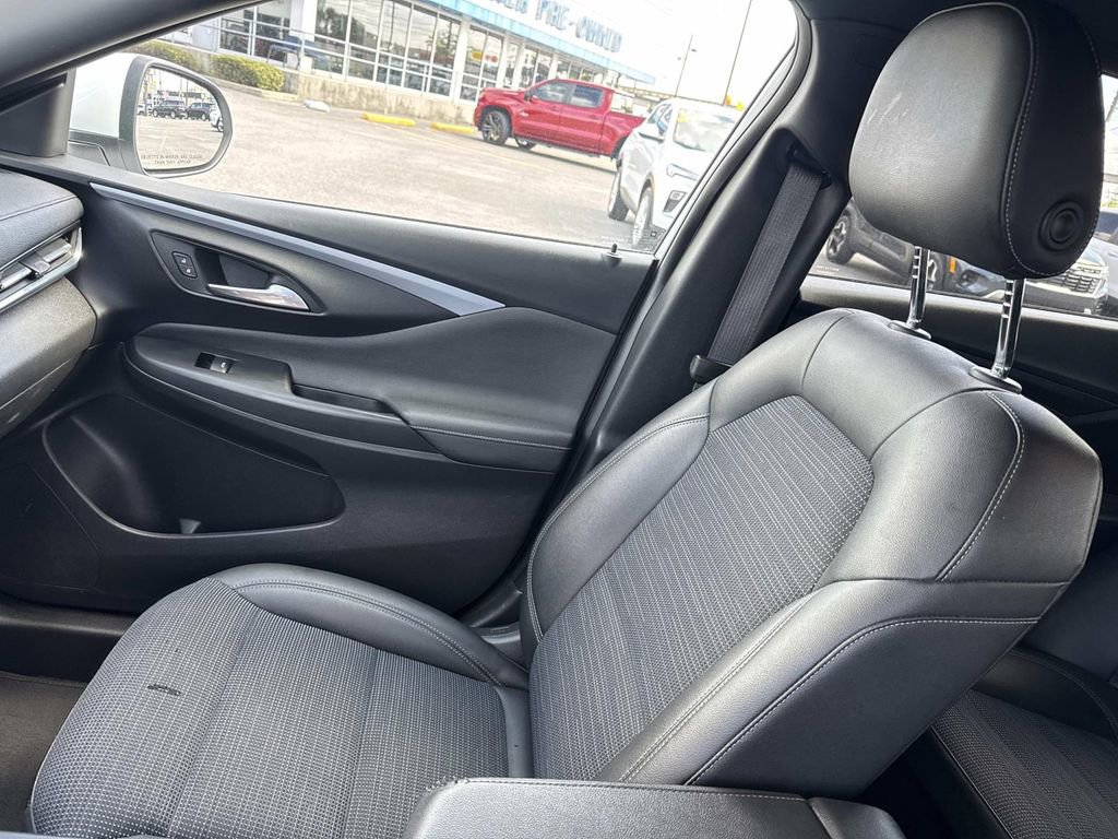 Certified 2025 Buick Envista Sport Touring FWD image 15