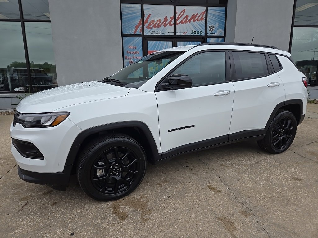 Used 2026 Jeep Compass Latitude image 3