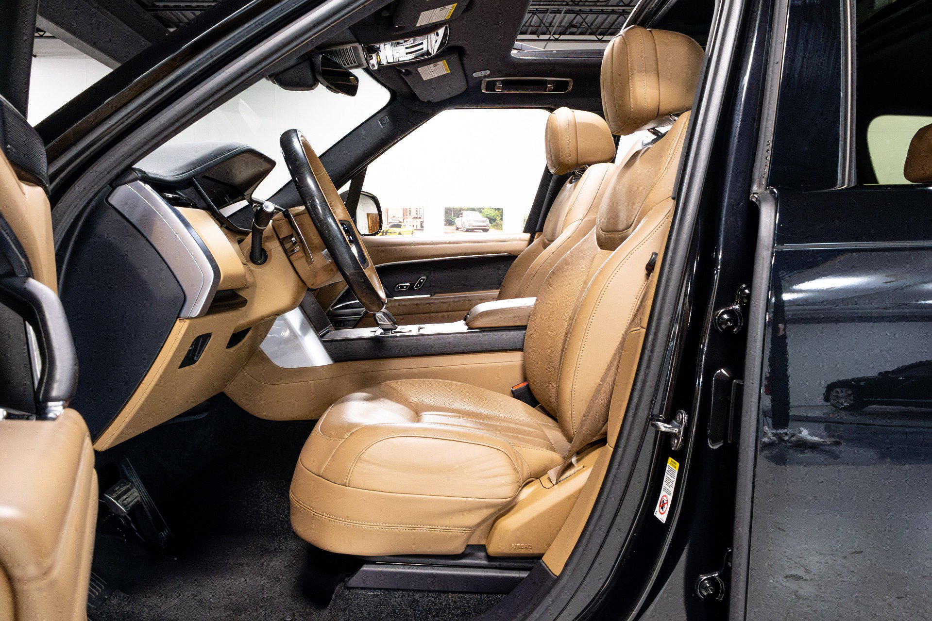 Used 2024 Land Rover Range Rover SE image 5