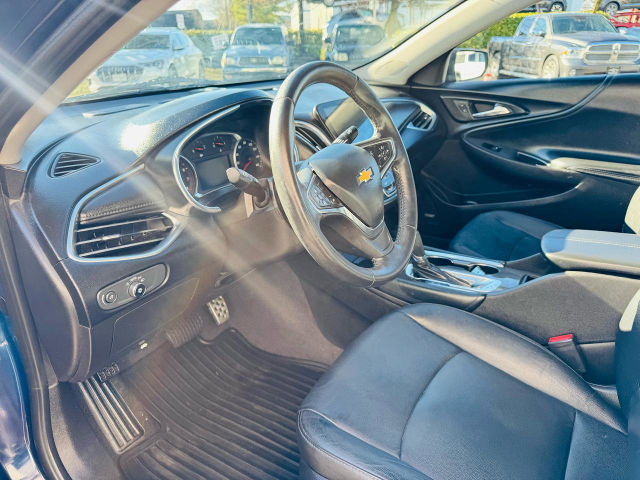 Used 2017 Chevrolet Malibu LT w/ Leather Package image 13