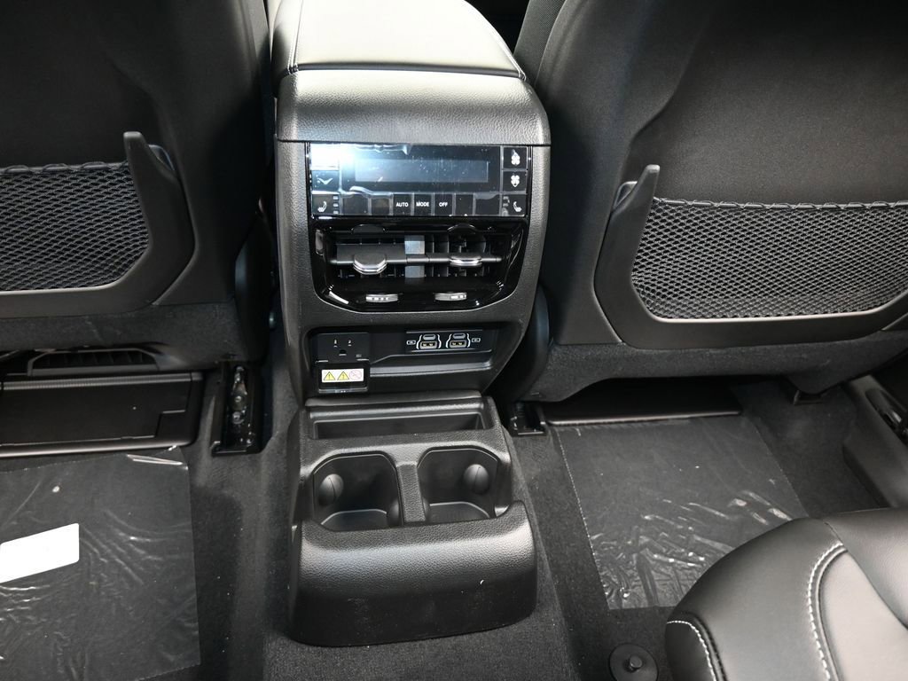 Used 2025 Jeep Grand Cherokee L Limited image 30