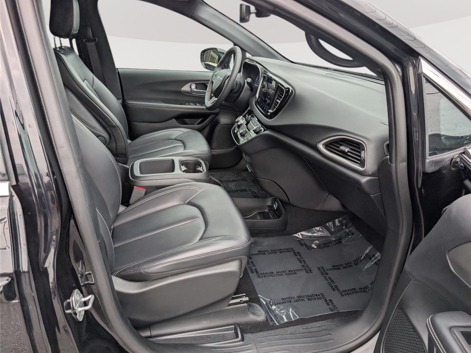 Used 2025 Chrysler Pacifica Select FWD image 10