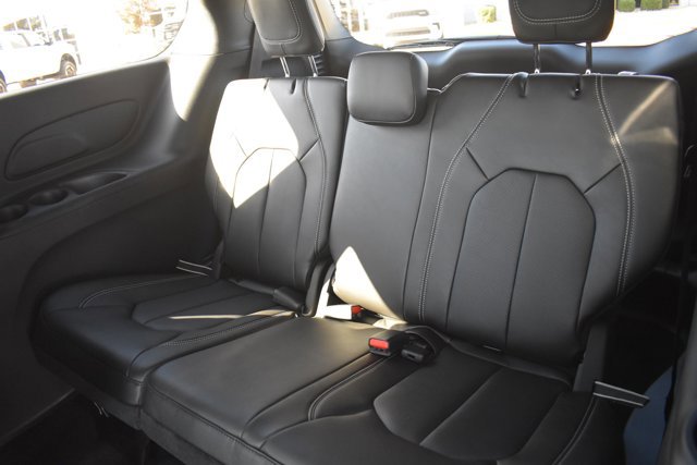 New 2026 Chrysler Pacifica Select image 15